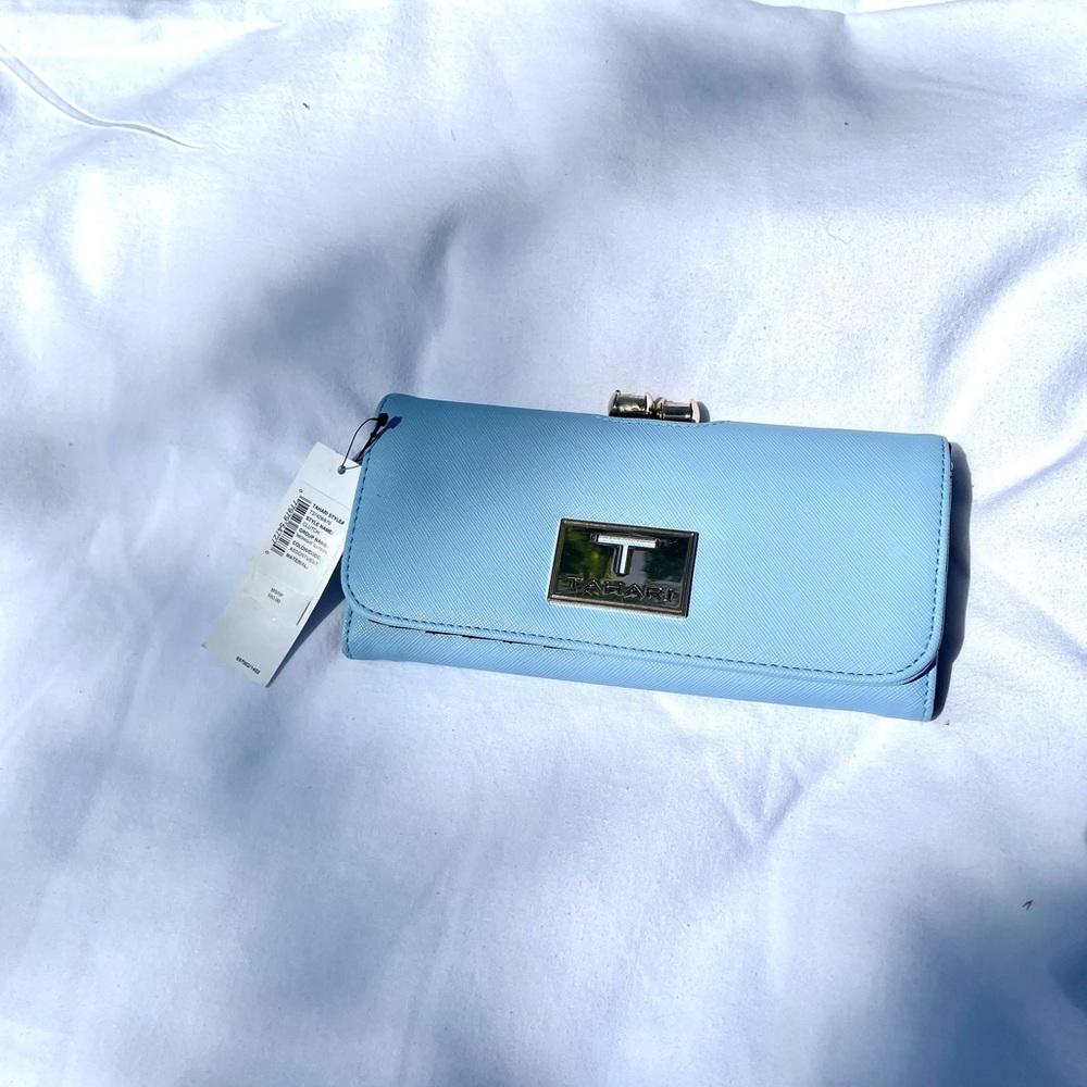 TAHARI LIGHT BLUE WALLET